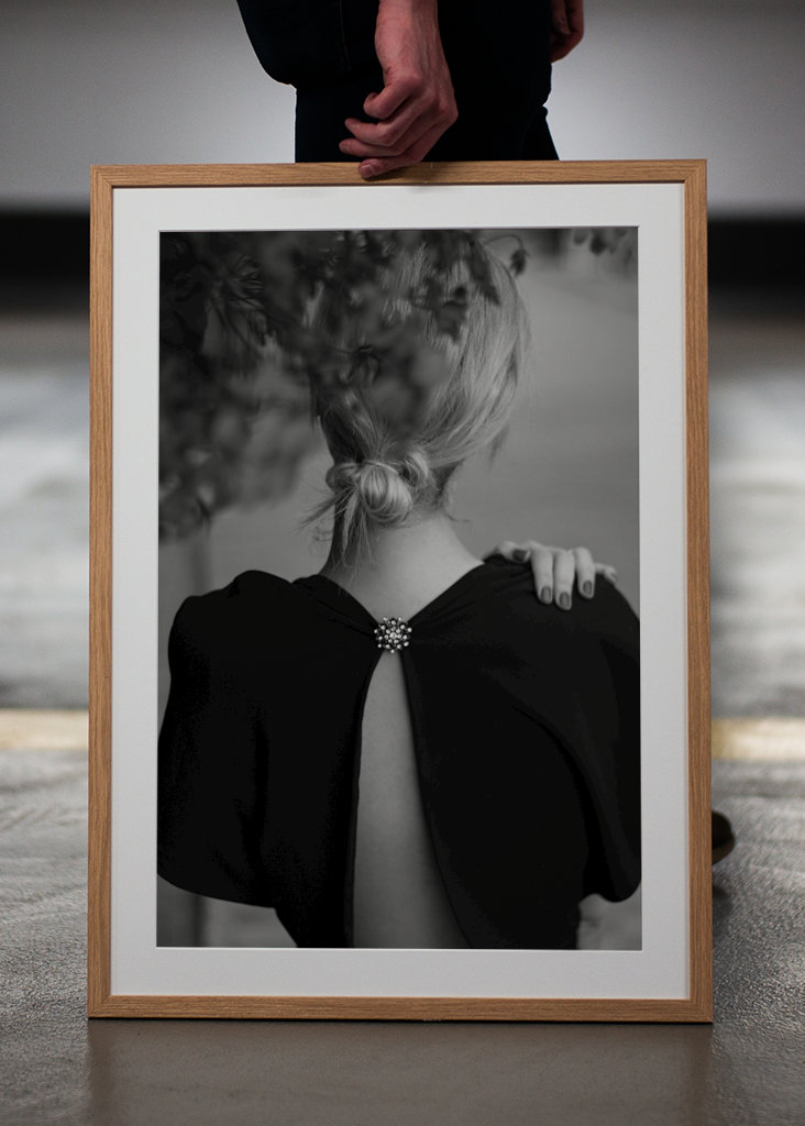 Detaljer om en klänning och kvinna