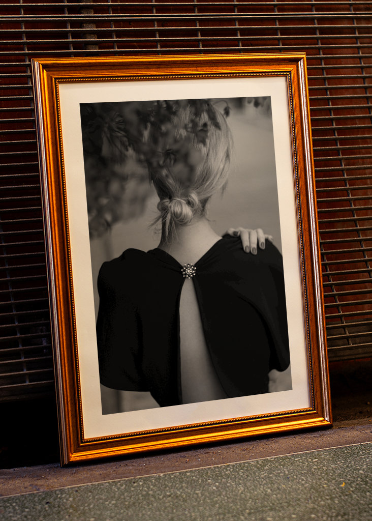 Detaljer om en klänning och kvinna