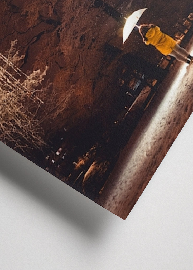 Fille avec parapluie en hiver